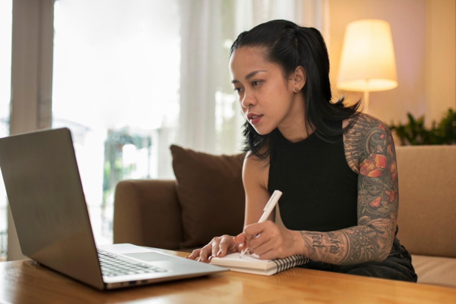 Interactive learning environment for financial education